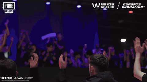 صورة GIF: فريق S2G Esports يرفع كأس PMWC 2026